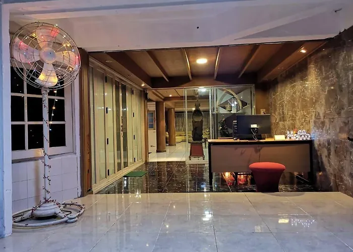 Waterside House &hostel 旅馆 *